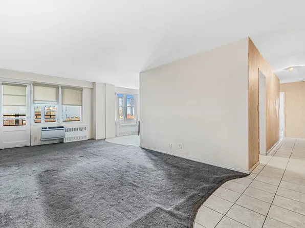 138-10 Franklin Avenue image 1 of 15