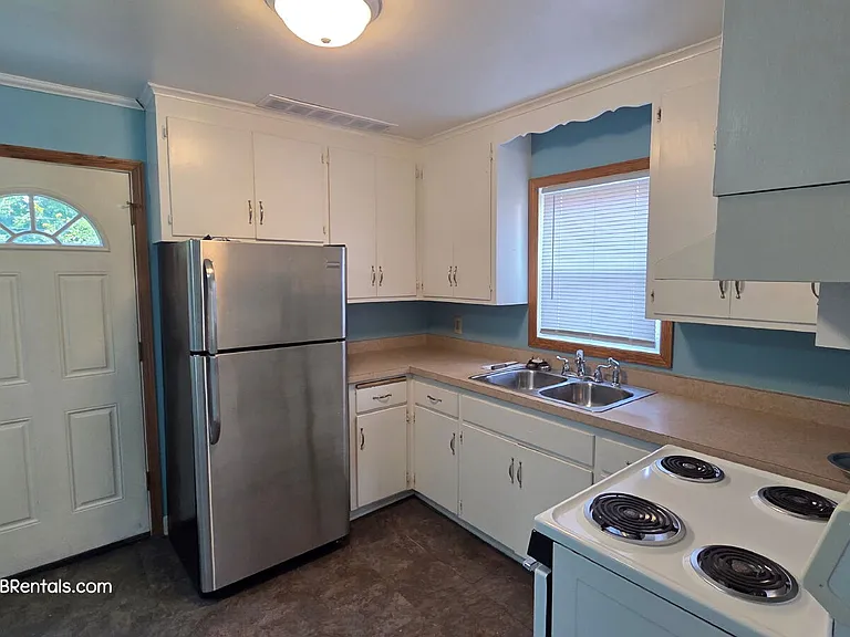 727 Thomas Ave N #2 — Photo 7