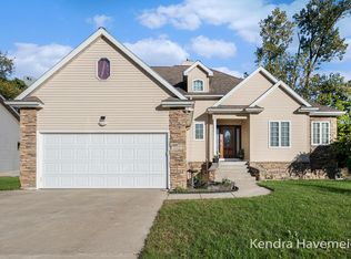 1660 Oakleigh Rd NW, Grand Rapids, MI 49504