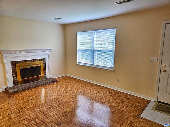 3rd image of 207 Greentree Park
