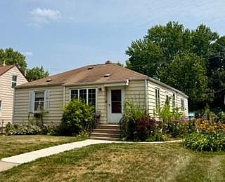 2nd image of 2620 York Ave N
