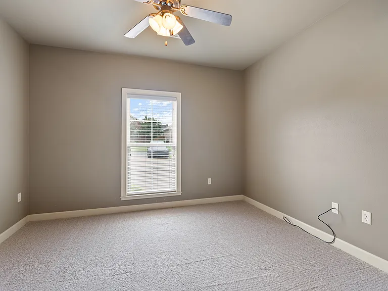 1300 Edge Valley Dr N — Photo 22