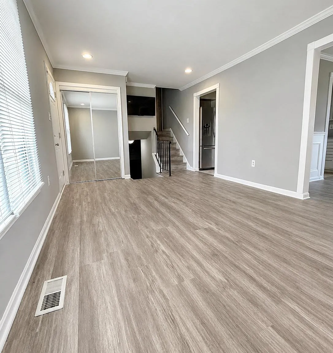 5 bed, 2.5 bath, 2160 sqft, $3,200 — Photo 2