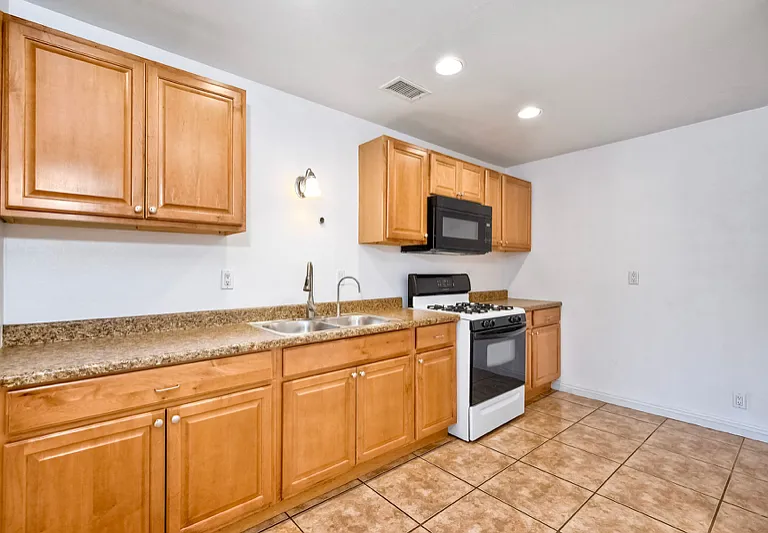 122 Johnston Ln — Photo 19