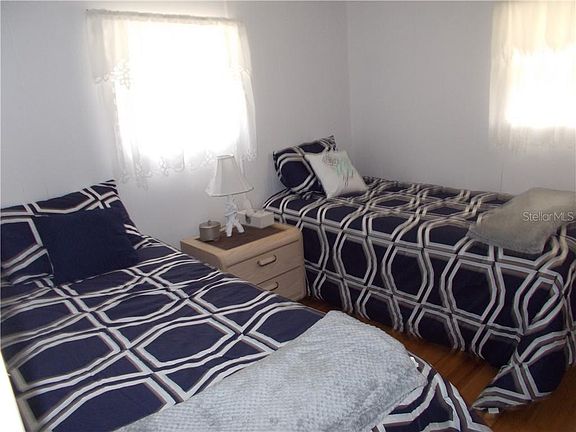 4th image of 827 Cervina Dr