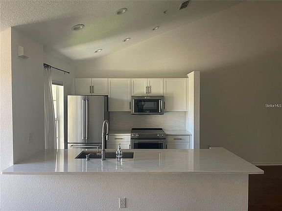 3rd image of 4275 Castlebridge Ln Unit 1324