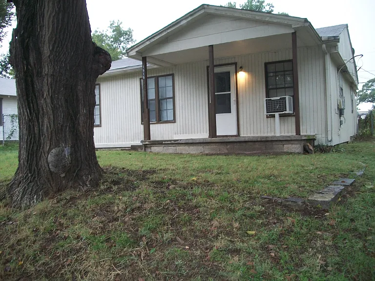 1616 N Atlanta Ct — Photo 1