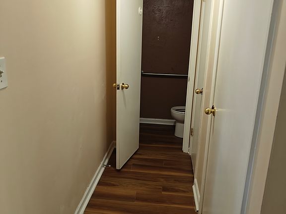 2nd image of 10925 Park Rd