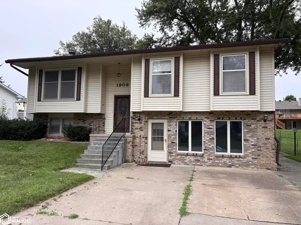 1908 Sunnyslope Dr, Red Oak, IA 51566