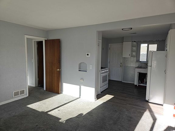 3rd image of 345 W Yale Ave