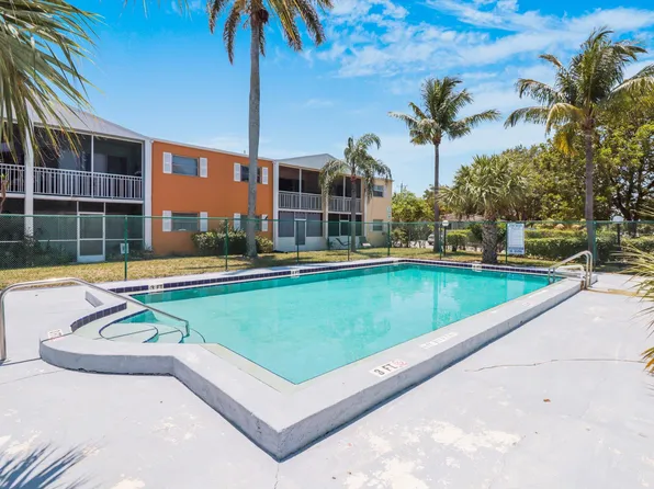 1505 Crescent Circle #A-12, Lake Park, FL 33403