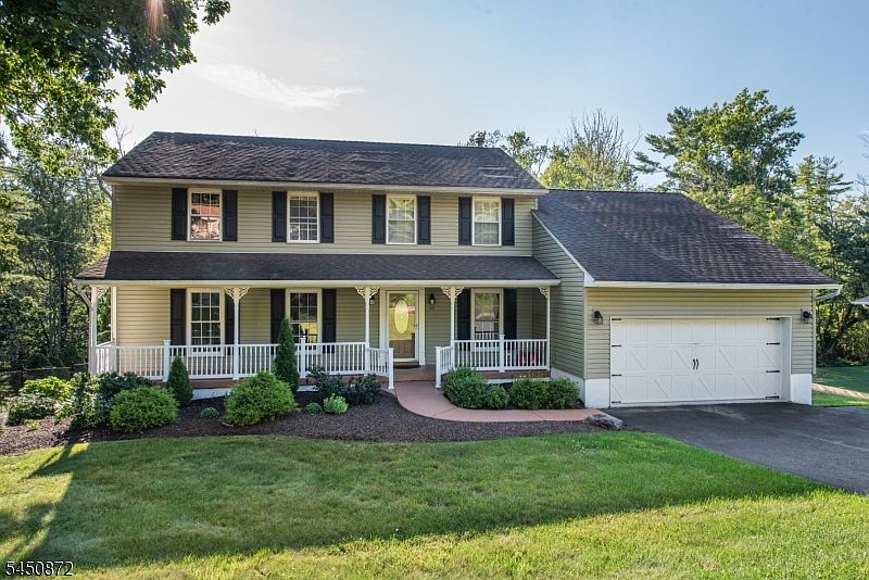 1st image of 43 Bisset Dr