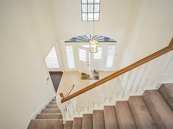 4th image of 214 N Hall Dr