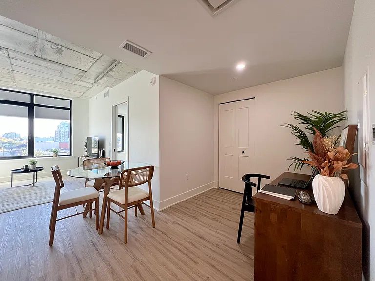 377 Winona Ave — Photo 29