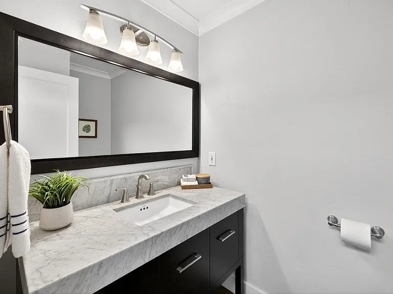 136 Ardith Dr — Photo 2
