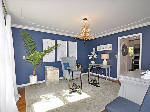 4th image of 3111 Robinhood Ln