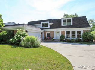 4013 Carousel Dr, Northbrook, IL 60062