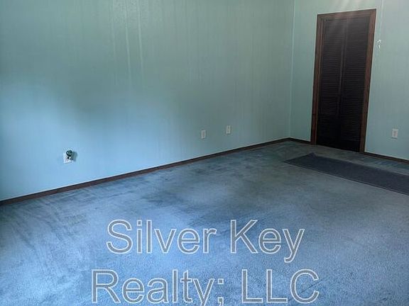 4th image of 235 Rose Dr
