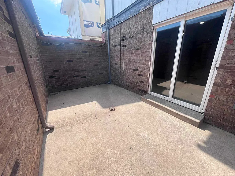 2105 NW 118th Ter — Photo 16
