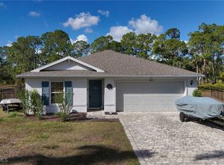 8015 Sandalwood Cir, Labelle, FL 33935