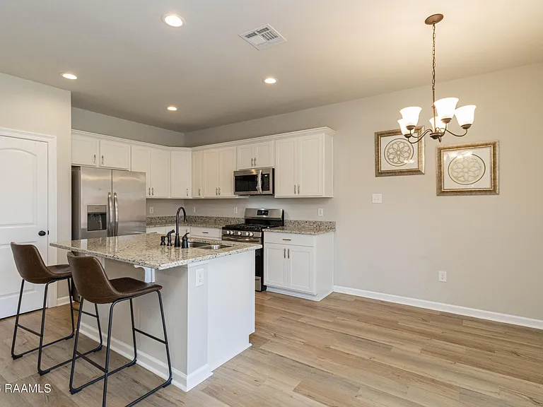 303 Tall Meadows Ln — Photo 9