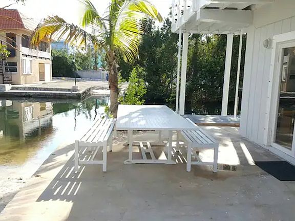 2nd image of 730 Grouper Ln