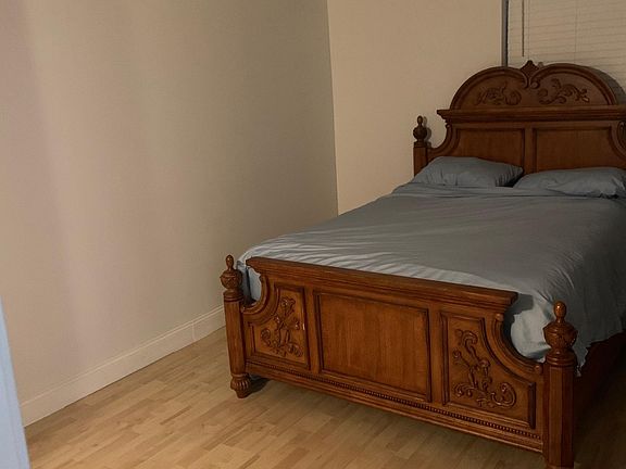 3rd image of 920 NE 169th St APT 514