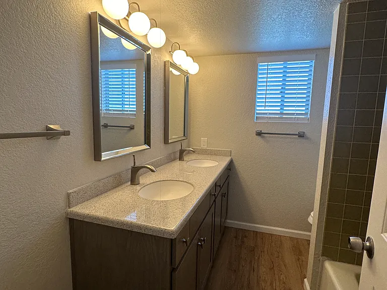 2876 Saratoga Ave — Photo 9