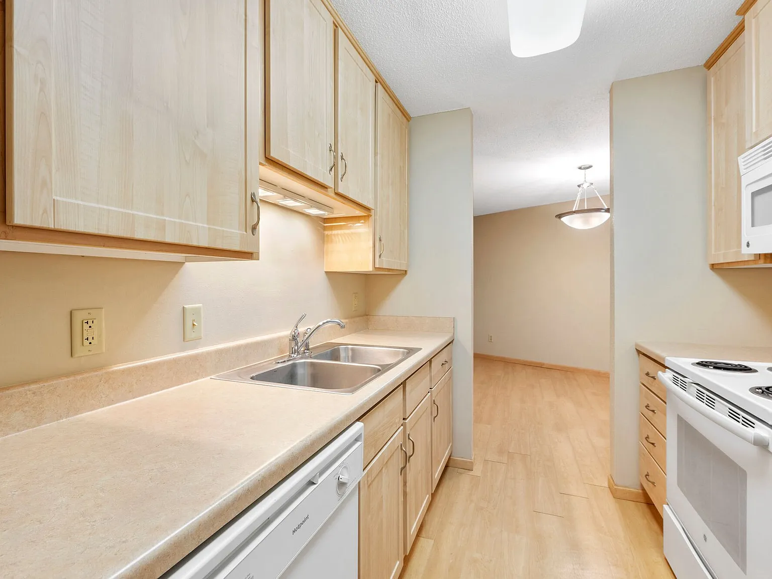 Forest Place Apartments — Photo 1
