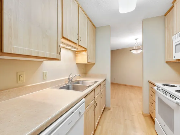 Forest Place Apartments, 217 Nebraska Ave W #212, Saint Paul, MN 55117