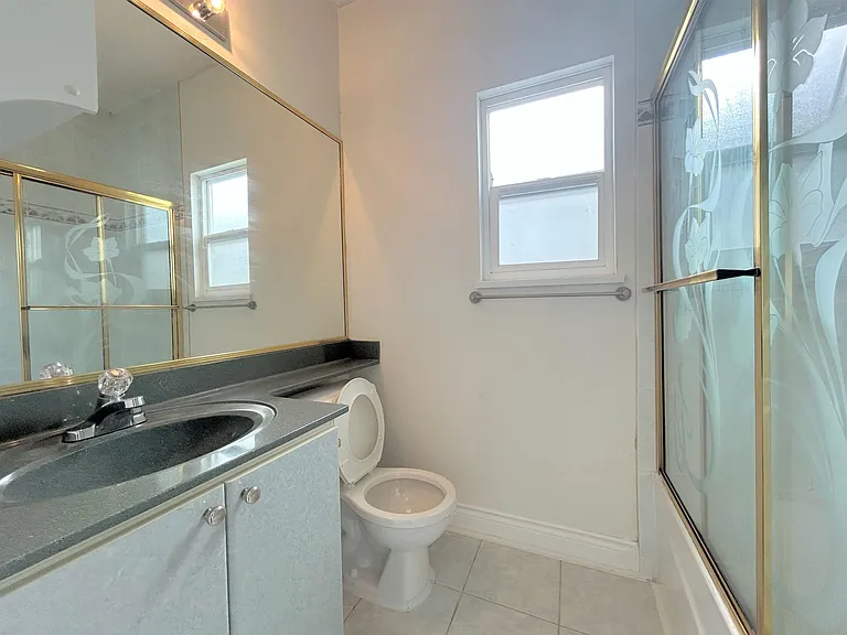 1478 E 57th Ave — Photo 14