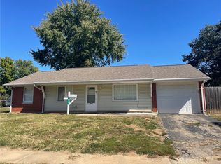 812 Applewood Dr, New Carlisle, OH 45344