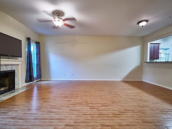 3rd image of 2816 Holly Hall St