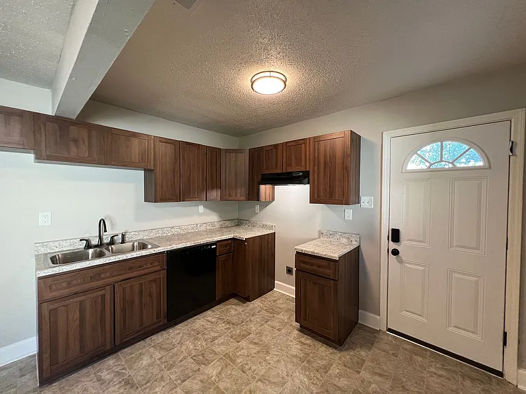 529 Rosewood Ave — Photo 10