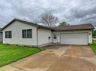 3298 3rd St, Marion, IA 52302