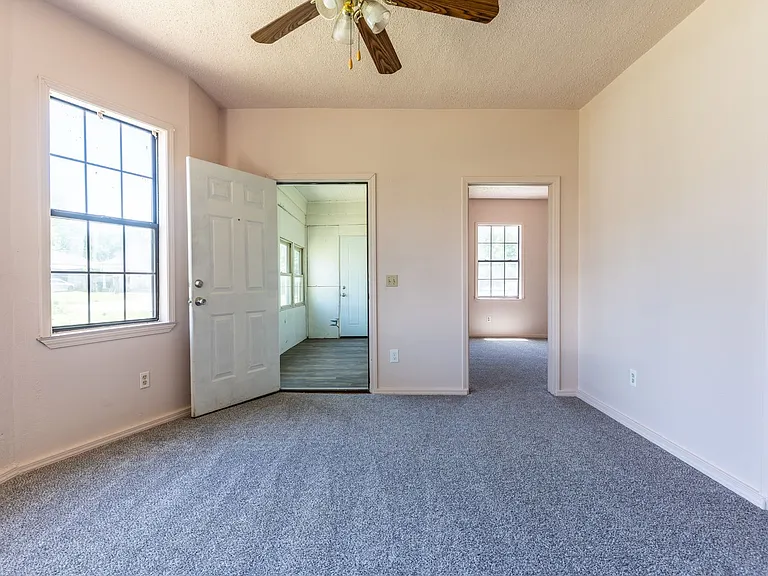 517 SW 26th St — Photo 10