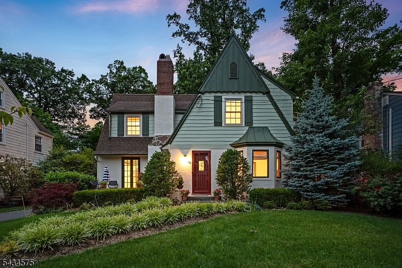 1st image of 35 Woodland Road
