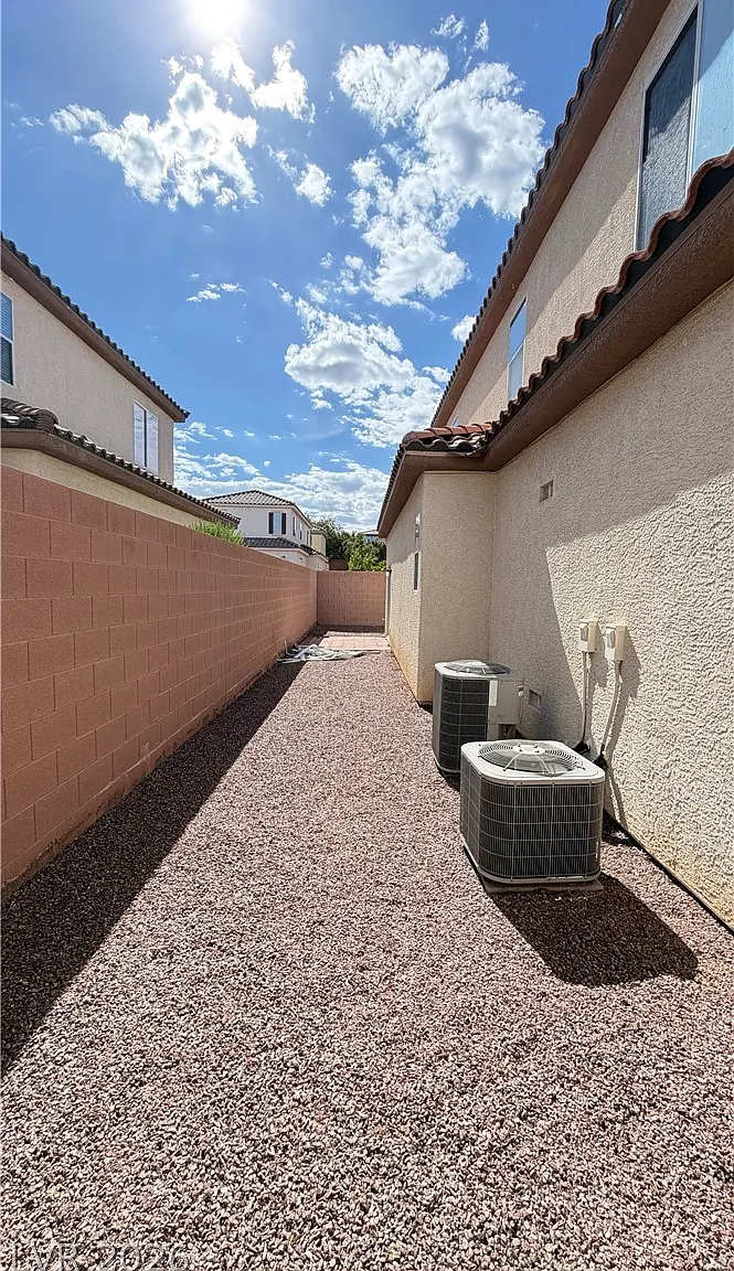3 bed, 2.5 bath, 1542 sqft, $1,825 — Photo 4