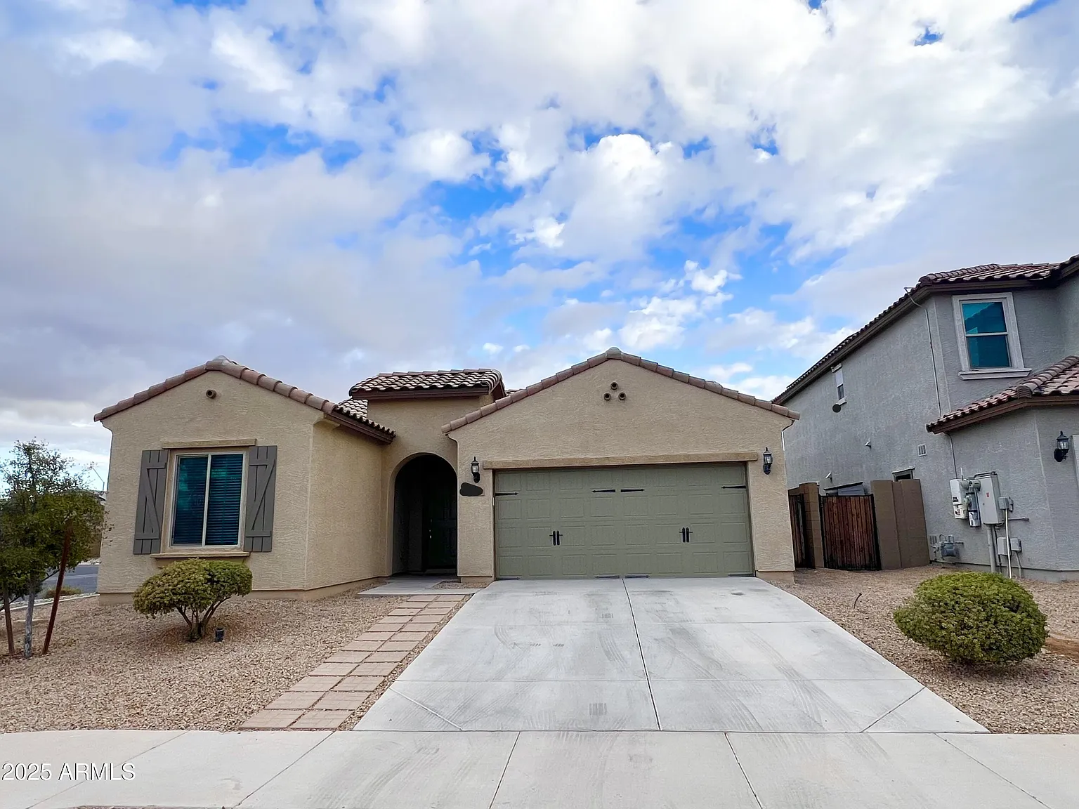 3 bed, 2.0 bath, 1682 sqft, $2,000 — Photo 2