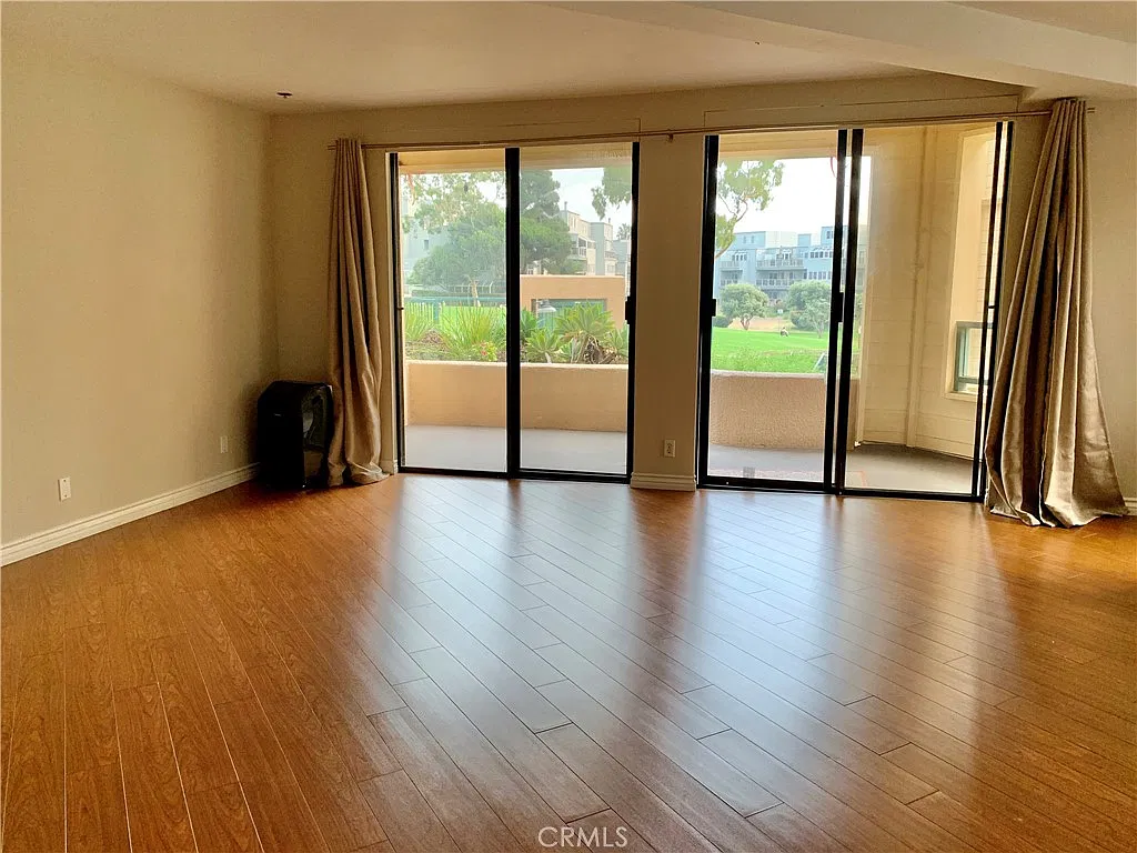 1 bed, 1.5 bath, 1145 sqft, $3,900 — Photo 4