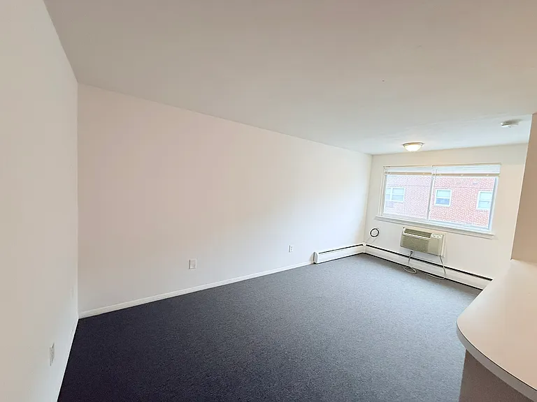 31 Evergreen Ave #B-3 — Photo 3