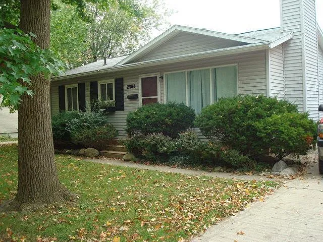 2304 N Circle Dr photo 1