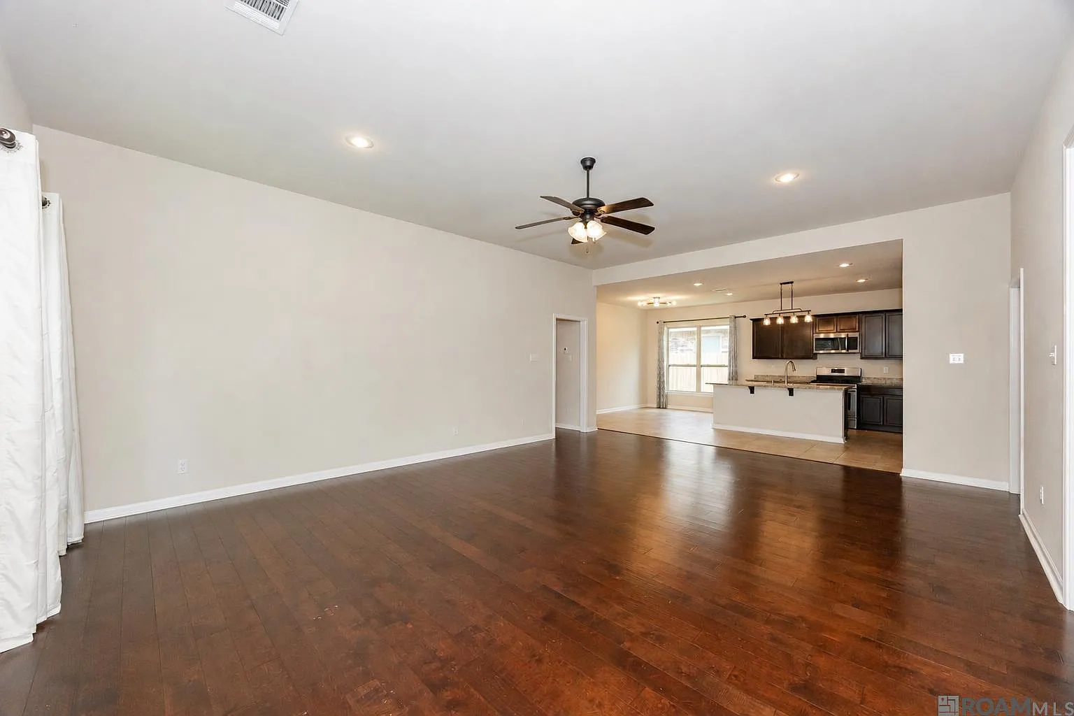 3 bed, 1973 sqft, $2,500 — Photo 3