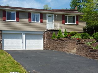 117 Tangleview Dr, White Oak, PA