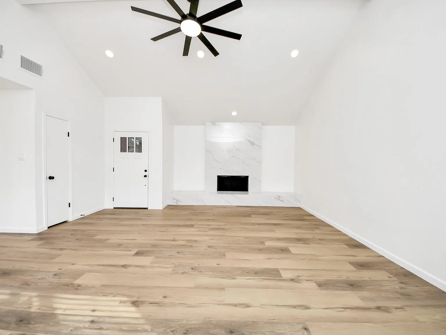 3 bed, 2.0 bath, 1472 sqft, $1,950 — Photo 4