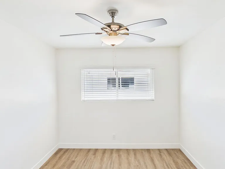 330 W I St — Photo 141