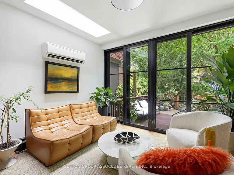 33 Albany Ave — Photo 16