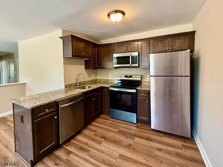 175 E Main St — Photo 1