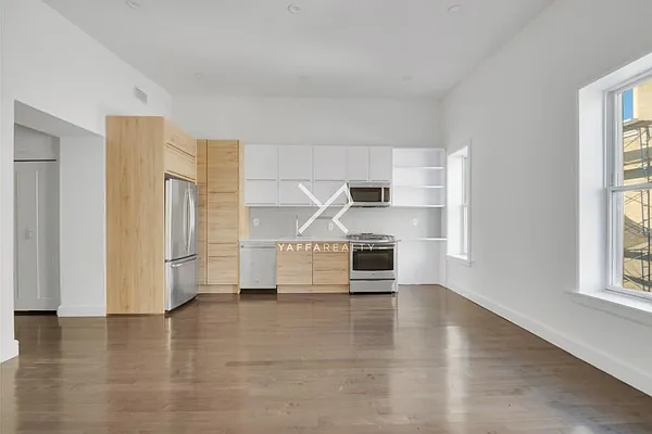 Rented by Yaffa Realty LLC | media 10