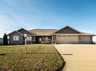 154 Redwood Dr SE, Cascade, IA 52033